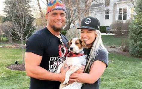 Toni Storm confirms shes married to former WWE。